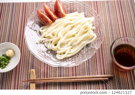 夏日清爽烏冬面 124621327