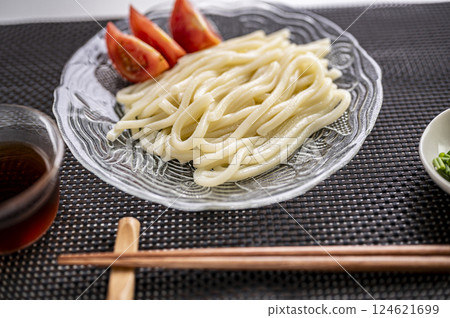 夏日清爽烏冬面 124621699