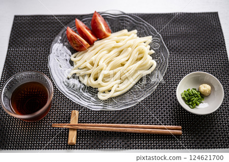 夏日清爽烏冬面 124621700