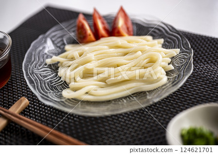 夏日清爽烏冬面 124621701