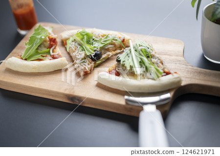 手工shirasu 比薩追shirasu 之後mizuna 切比薩 手工shirasu 比薩追shirasu 之後mizuna 切比薩 124621971