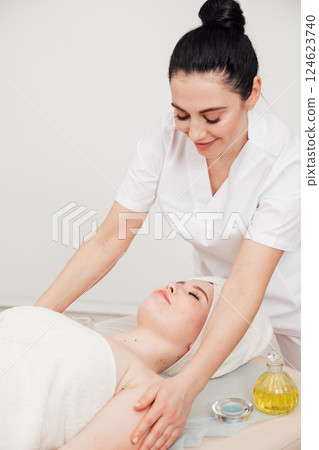 Chiropractor Masseur Giving Hand Massage To Woman In Spa 124623740