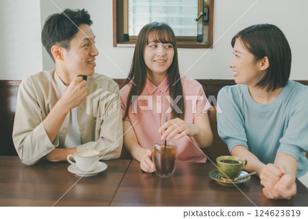 coffee shop, cafe, cafeteria 124623819