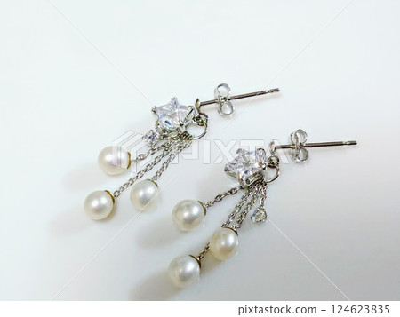Stylish silver pearl earrings 124623835