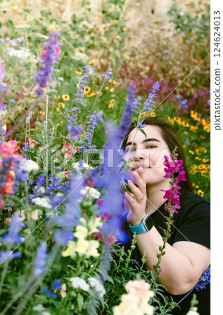 Woman sunglasses in the garden 124624013