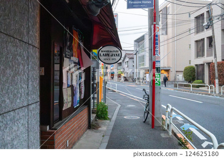 下北澤住宅區歷史悠久的傳奇爵士酒吧 124625180