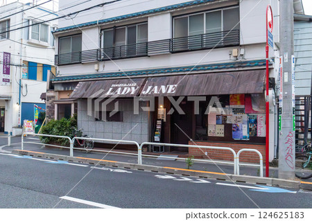 A legendary jazz bar that has been in the residential area of Shimokitazawa for a long time A legendary jazz bar that has been in the residential area of Shimokitazawa for a long time 124625183