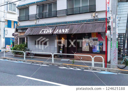 A legendary jazz bar that has been in the residential area of Shimokitazawa for a long time A legendary jazz bar that has been in the residential area of Shimokitazawa for a long time 124625188