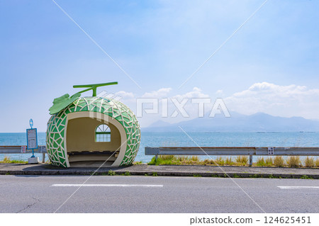 A melon-shaped fruit bus stop in Isahaya, Nagasaki Prefecture 124625451