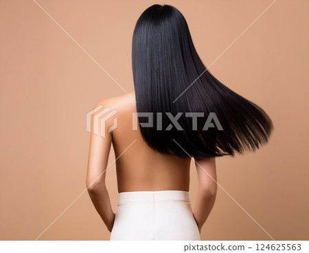 亞洲女人美麗的黑髮。 124625563