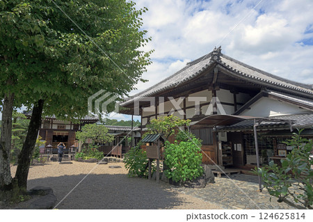 Scenery of the Asukadera temple grounds in Nara 124625814
