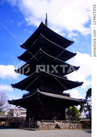 Kyoto Prefecture, Toji Temple, Five-Story Pagoda (National Treasure), Kujo-cho, Minami-ku, Kyoto City, February 2022 124625958