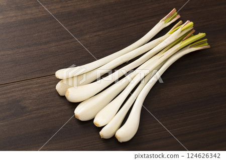 Shallots arranged on a plate 124626342