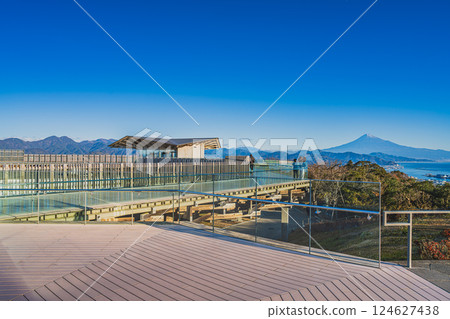 靜岡市（靜岡縣）冬日晴朗早晨的日本平風景 124627438