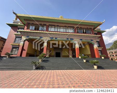 Tibetan style buddhist monastery in Bir Billing, India. Chokling Monastery in Chaugan. Tibetan style buddhist monastery in Bir Billing, India. Chokling Monastery in Chaugan. 124628411