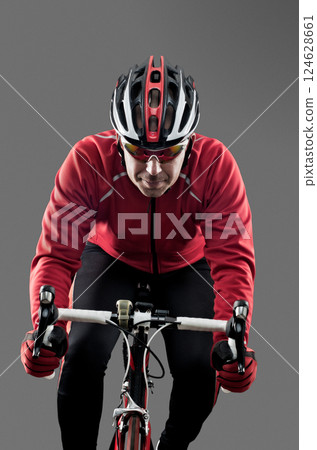 Cyclist 124628661