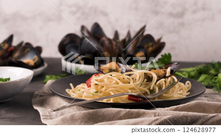 Homemade pasta spaghetti with mussels Homemade pasta spaghetti with mussels 124628977