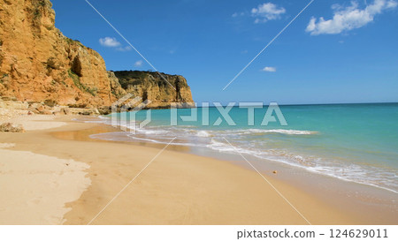 Beautiful sandy beach Beautiful sandy beach 124629011