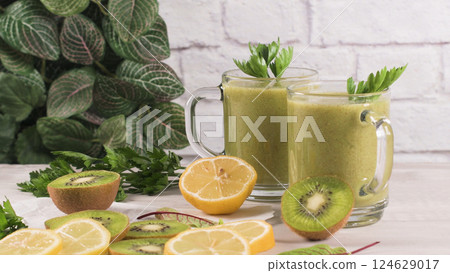 Green vegetable smoothie Green vegetable smoothie 124629017