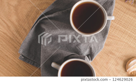 Two cups of tea on the wooden table 124629026