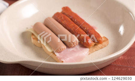 Francesinha on plate preparations Francesinha on plate preparations 124629030