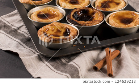 Freshly cooked egg tarts 124629218
