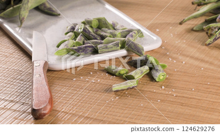 Green kidney bean Green kidney bean 124629276
