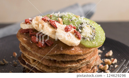 Healthy breakfast table 124629296