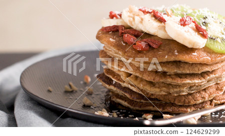Healthy breakfast table 124629299