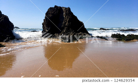 Beach with rocks in Almograve Beach with rocks in Almograve 124629354