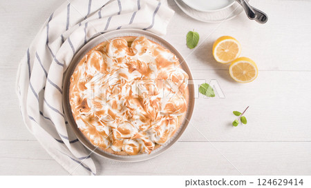 French tart with  Merengue 124629414