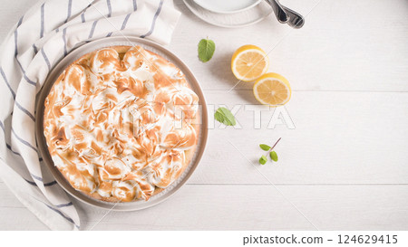 French tart with  Merengue 124629415