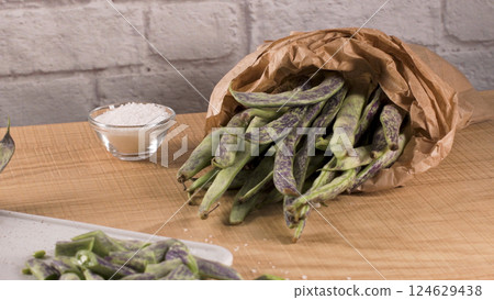 Green kidney bean 124629438