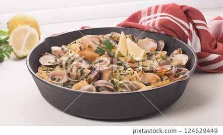 Spaghetti alle Vongole 124629449
