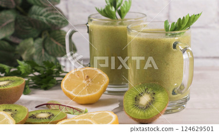 Green vegetable smoothie Green vegetable smoothie 124629501