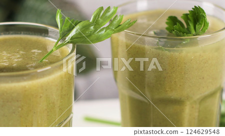 Green vegetable smoothie 124629548