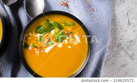 Healthy Pumpkin soup 124629572