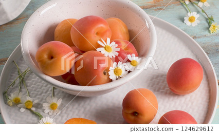 Delicious ripe apricots Delicious ripe apricots 124629612