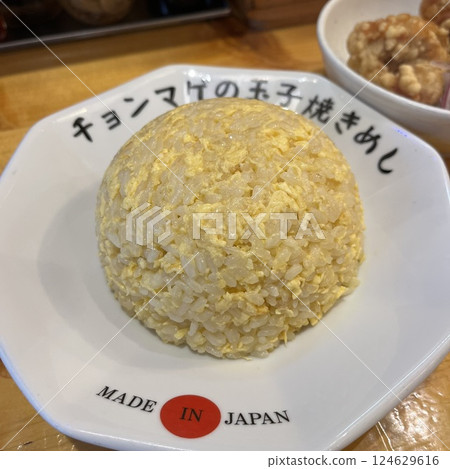 Tamagoyaki rice, ramen topknot Tamagoyaki rice, ramen topknot 124629616