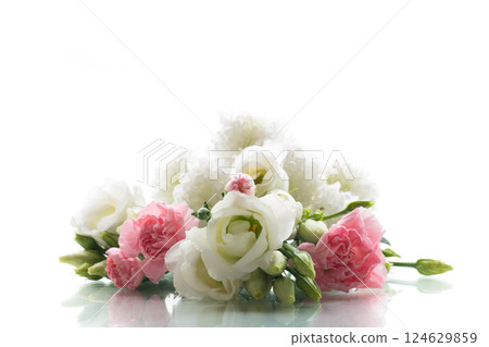 Flower bouquet for romantic mood , isolated on white background 124629859