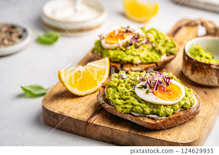 Toast with avocado 124629935