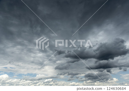 A captivating view of a dramatic cloudy sky with dark storm clouds 124630684