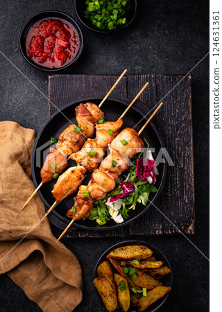 Chicken skewers kebab with vegetables Chicken skewers kebab with vegetables 124631361