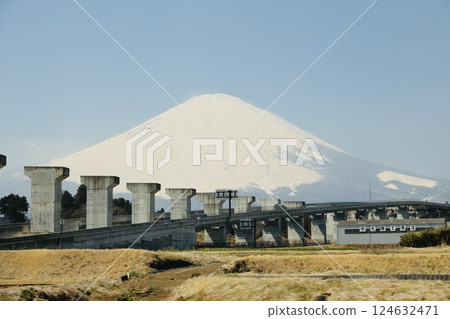 Bridge pier and snow-capped Mount Fuji 124632471