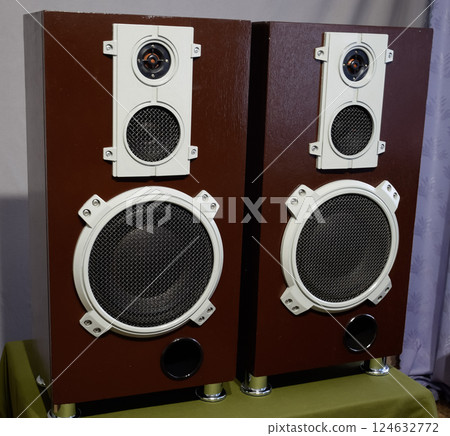Music speakers, vintage speakers. 124632772