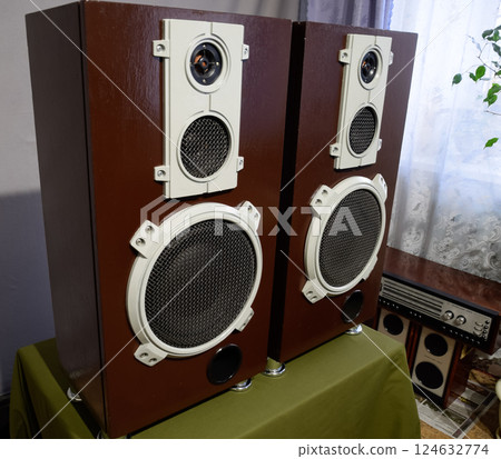 Music speakers, vintage speakers. 124632774