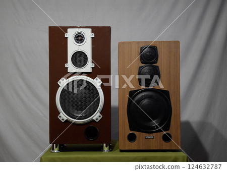 Music speakers, vintage speakers. 124632787
