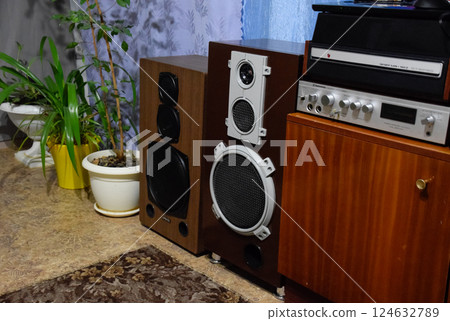 Music speakers, vintage speakers. 124632789