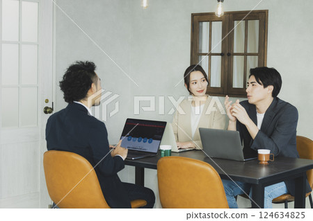 Businessmen meeting in a conference room 124634825