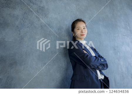 Young woman with arms folded 124634836